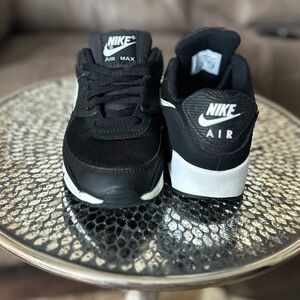 Nike Women's Black Air Sneakers